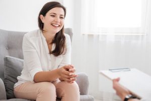 woman meets with therapist for relapse prevention therapy